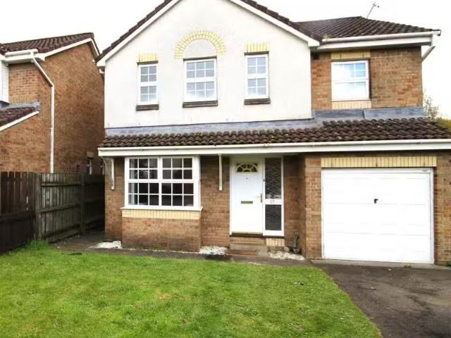 4 bedroom detached house for rent in Oldwood Place, Livingston.