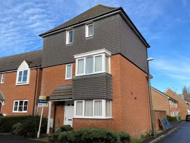 4 bedroom detached house for rent in Olliver Acre, Littlehampt.