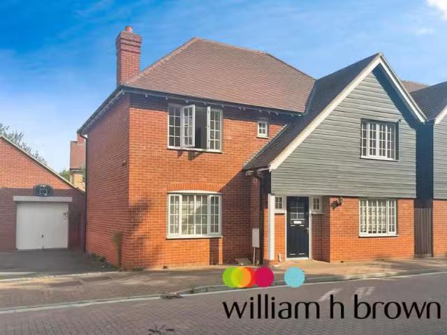 4 bedroom detached house for rent in Lambeth Road, Colchester.