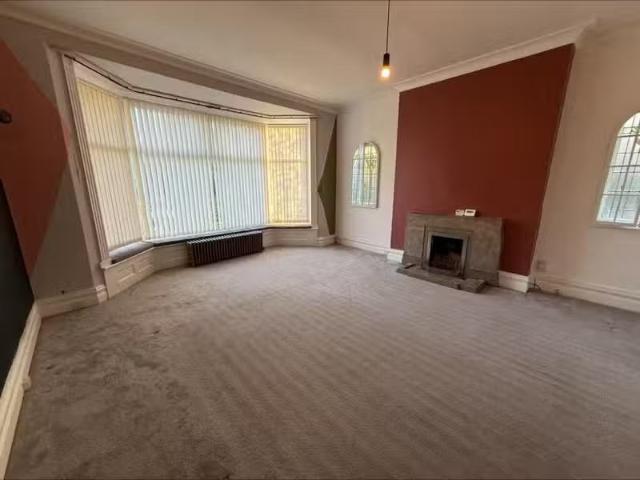 4 bedroom detached house for rent in Moorhead Lane, Shipley, B.