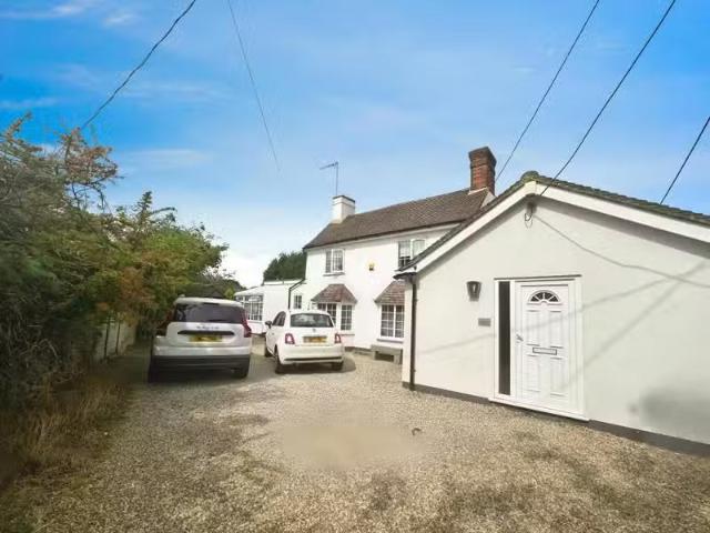 4 bedroom detached house for rent in Main Road, Bicknacre, Che.