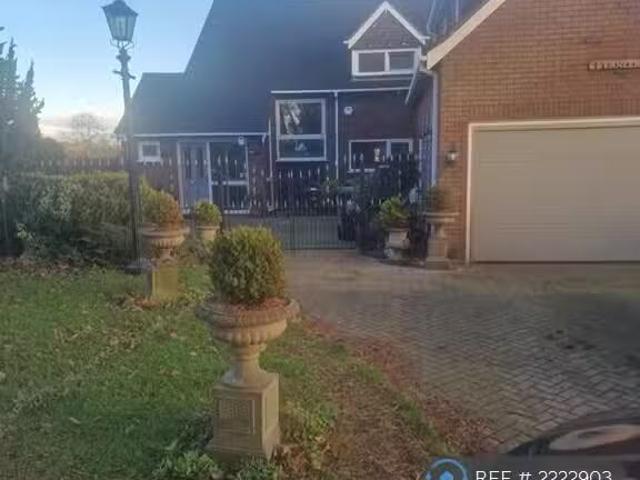 4 bedroom detached house for rent in Main Street, Thurlaston.
