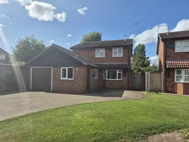 4 bedroom detached house for rent in Meadowcroft, West Hagley.