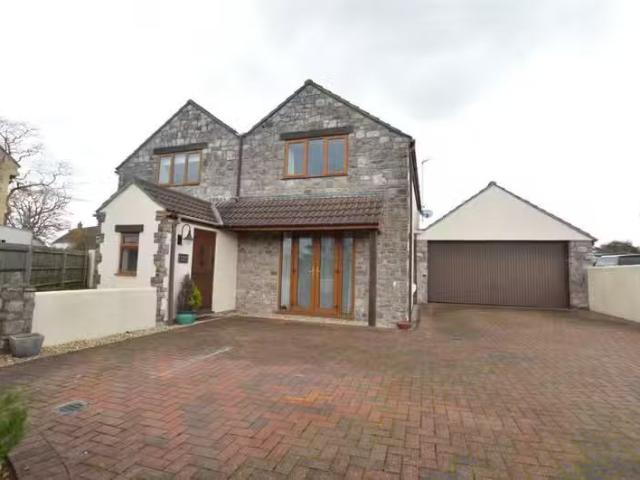 4 bedroom detached house for rent in Sandford Road, Winscombe.
