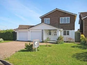 4 bedroom detached house for rent in Silverdale, Barton on Sea.