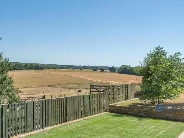 4 bedroom detached house for rent in Skeet Hill Lane, Orpingto.