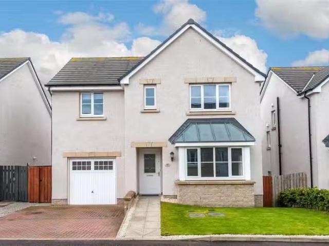 4 bedroom detached house for rent in Skene Crescent, Elrick, W.