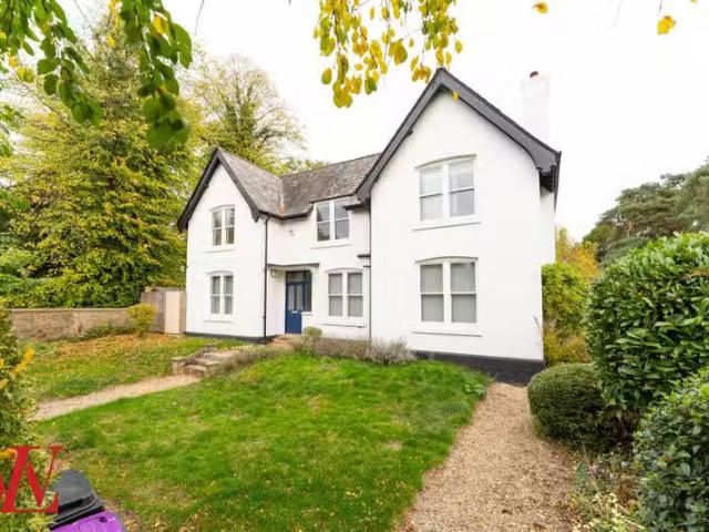 4 bedroom detached house for rent in Stansted Road, Bishop's S.