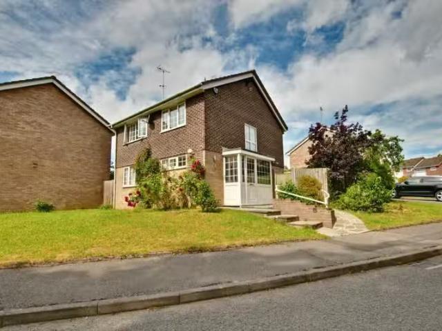 4 bedroom detached house for rent in Stapleton Road, Orpington.