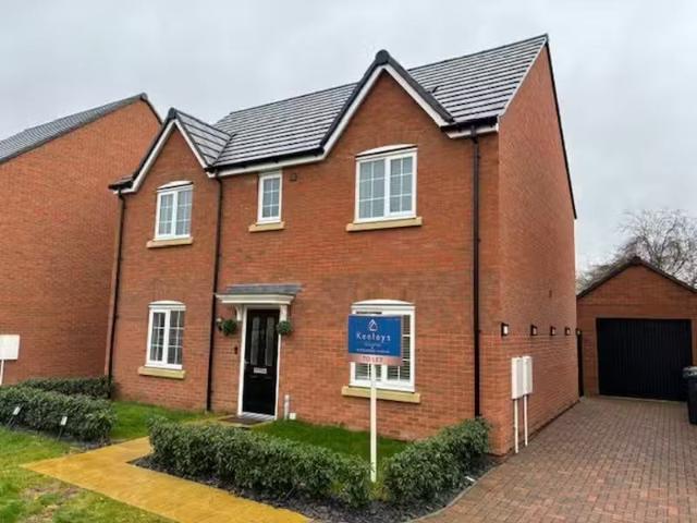 4 bedroom detached house for rent in Stimpson Street, Sutton.