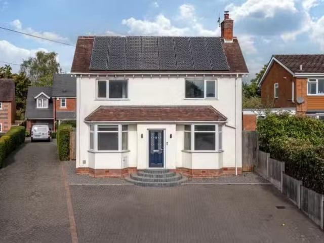 4 bedroom detached house for rent in Stoke Road, Bromsgrove, W.