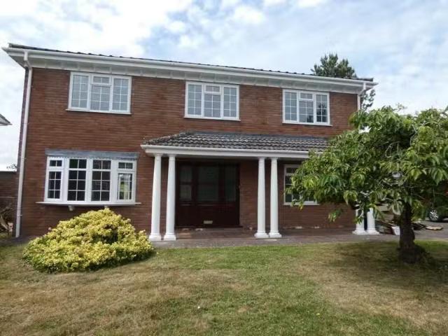 4 bedroom detached house for rent in Park Road, Barton Under N.