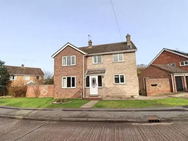4 bedroom detached house for rent in Philips Road, Rayne, Brai.