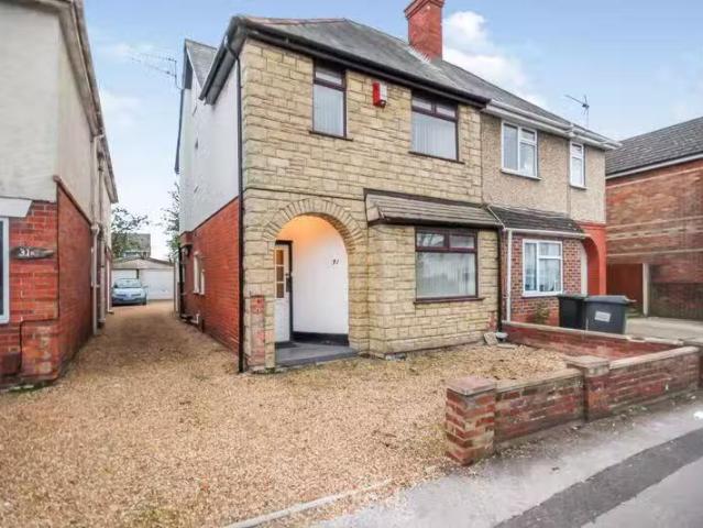 4 bedroom detached house for rent in Pine Road, Bournemouth, BH9