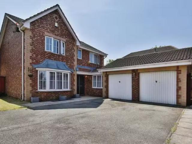 4 bedroom detached house for rent in Woolsington Drive, Middle.