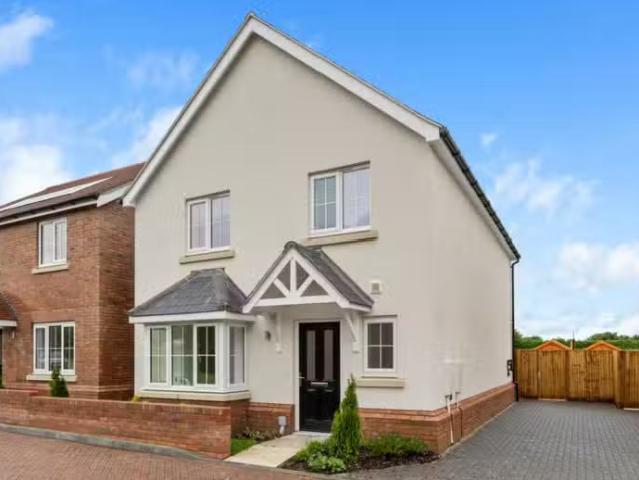 4 bedroom detached house for rent in Water Lane, Field View, S.