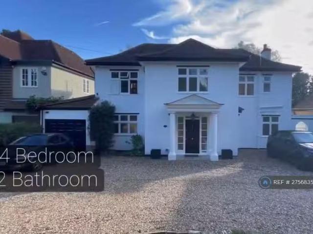 4 bedroom detached house for rent in Waggon Road, Herts, EN4