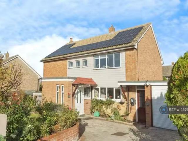 4 bedroom detached house for rent in Waring Close, Orpington.
