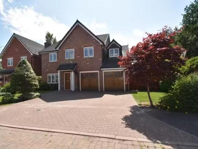 4 bedroom detached house for rent in Warwick Gate, Aston, Nant.