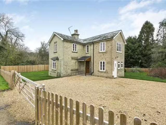 4 bedroom detached house for rent in Wild Hill, Essendon, Hert.