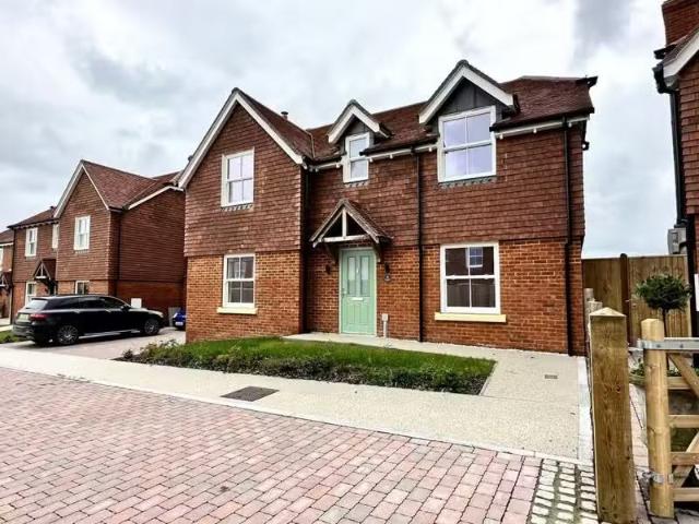 4 bedroom detached house for rent in Windmill Hill, Hailsham.