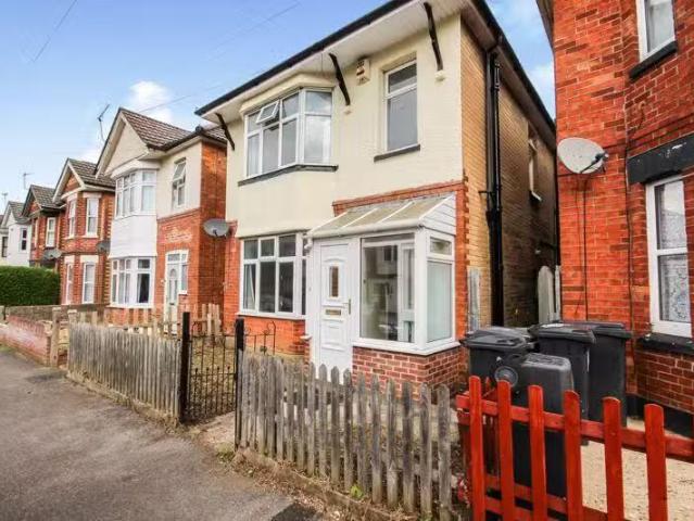 4 bedroom detached house for rent in Winton, Bournemouth, BH9