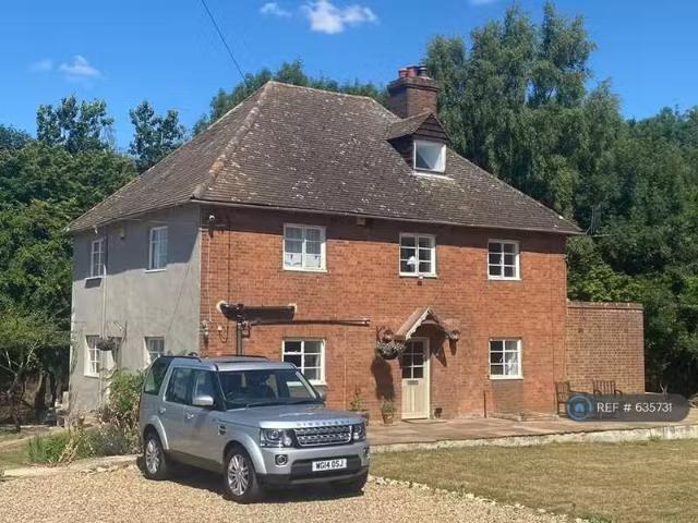4 bedroom detached house for rent in Tower Hill Lane, St. Alba.