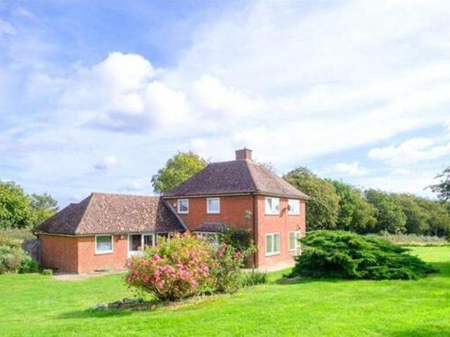 4 Bedroom Detached House For Rent In Tadley, Hampshire