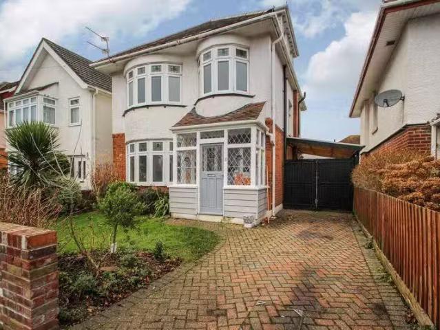 4 bedroom detached house for rent in The Avenue, Bournemouth.