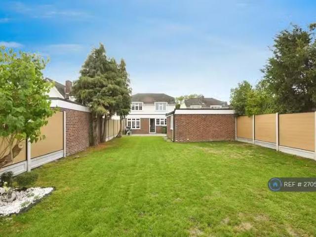 4 bedroom detached house for rent in The Chase, Cornish Hall E.