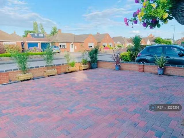 4 bedroom detached house for rent in Van Dyck Road, Colchester.