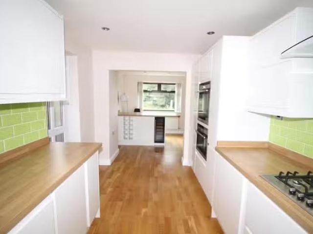 4 bedroom detached house for rent in Vista Rise, Cardiff, CF5