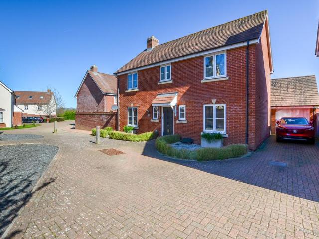 4 bedroom detached house for sale