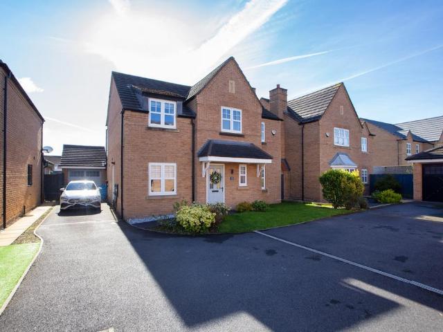 4 bedroom detached house for sale