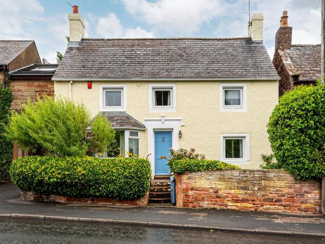 4 bedroom link detached house for sale