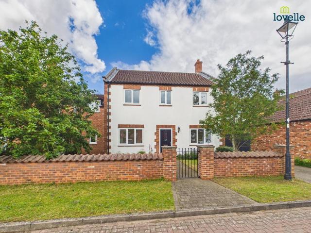 4 bedroom detached house for sale