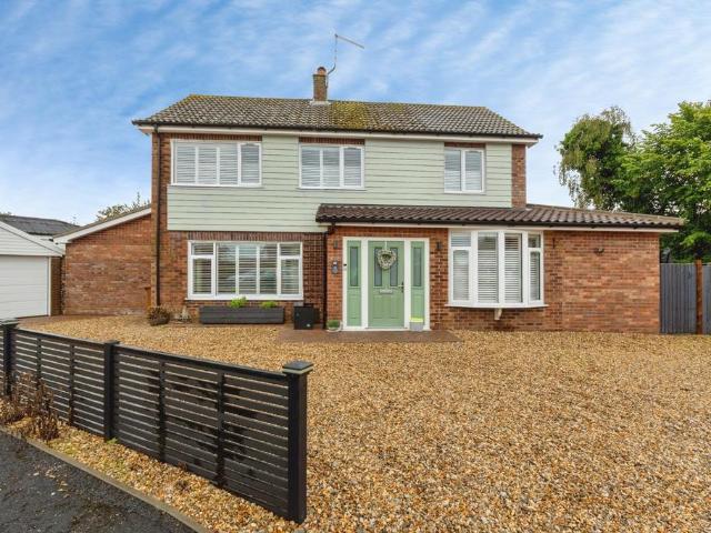 4 bedroom detached house for sale