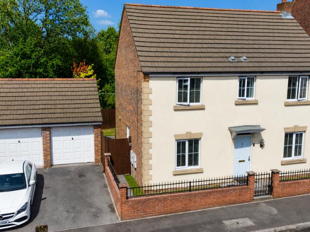 4 bedroom detached house for sale
