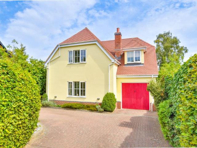 4 bedroom detached house for sale