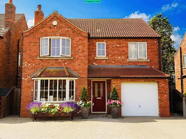 4 bedroom detached house for sale