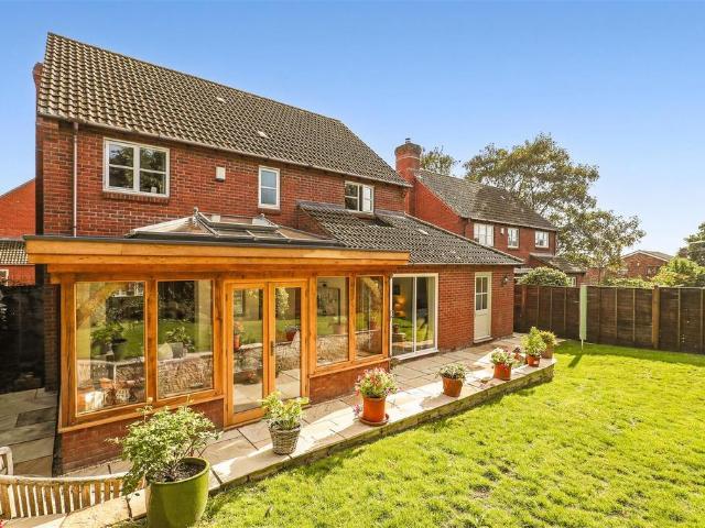 4 bedroom detached house for sale