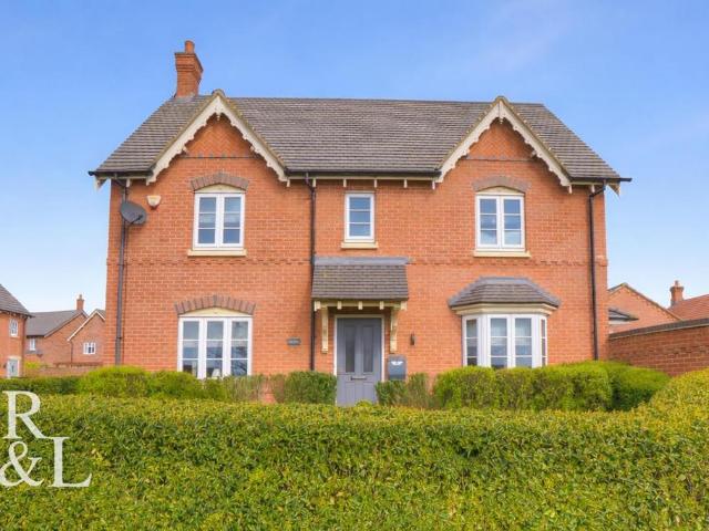 4 bedroom detached house for sale