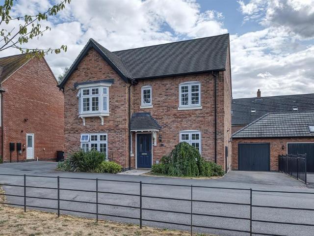 4 bedroom detached house for sale