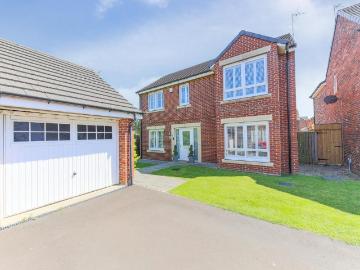 4 bedroom detached house for sale