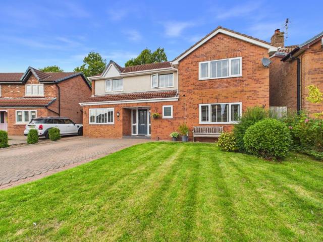 4 bedroom detached house for sale