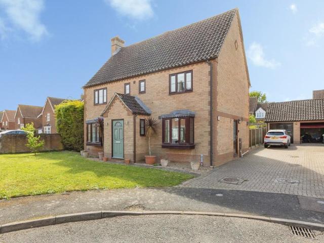 4 bedroom detached house for sale