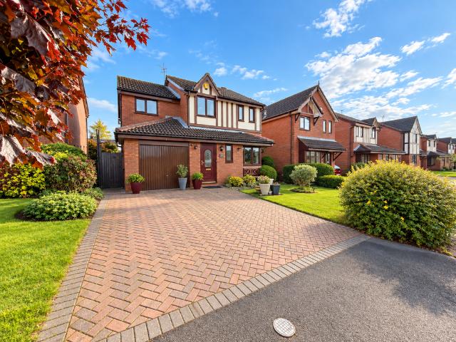 4 bedroom detached house for sale