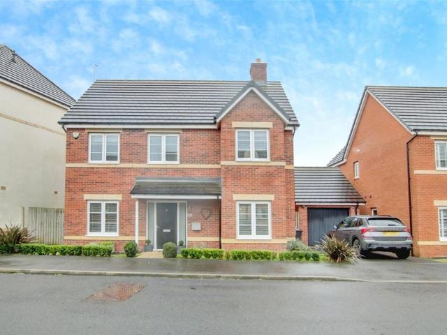 4 bedroom detached house for sale