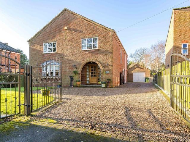 4 bedroom detached house for sale