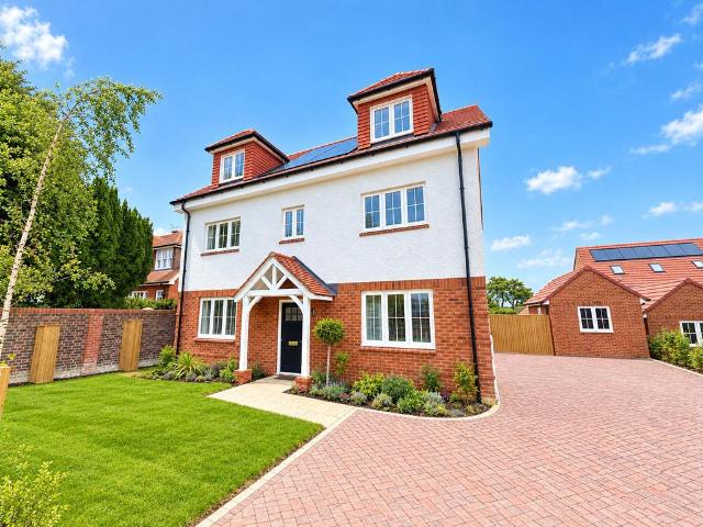 4 bedroom detached house for sale